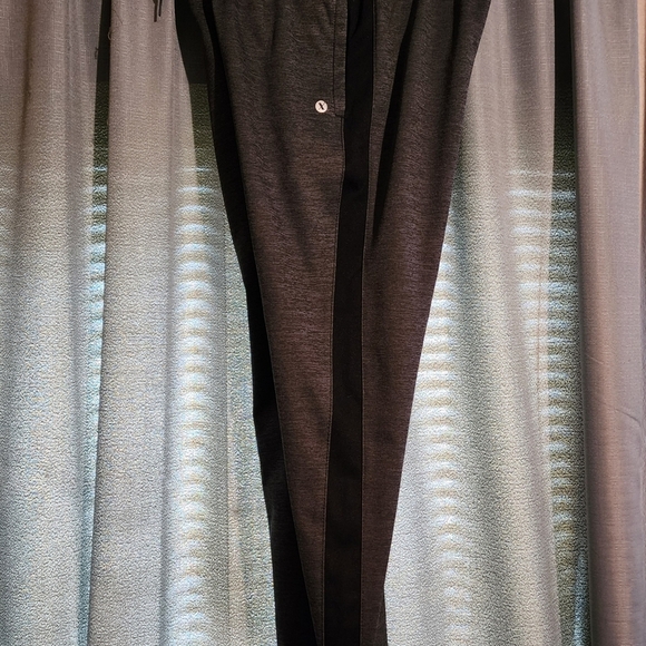 Xersion Quick Dry Joggers | Boys 10/12 | Black & Gray - Picture 2 of 6